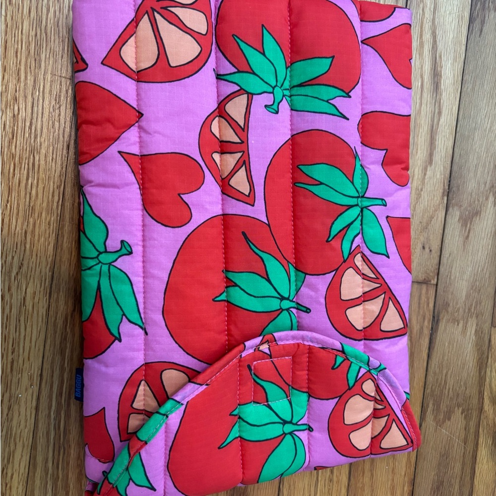 BAGGU Pink and Red Tomato Print Laptop Sleeve